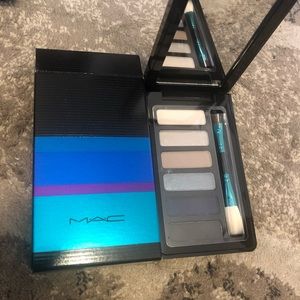 MAC navy eyeshadow palette